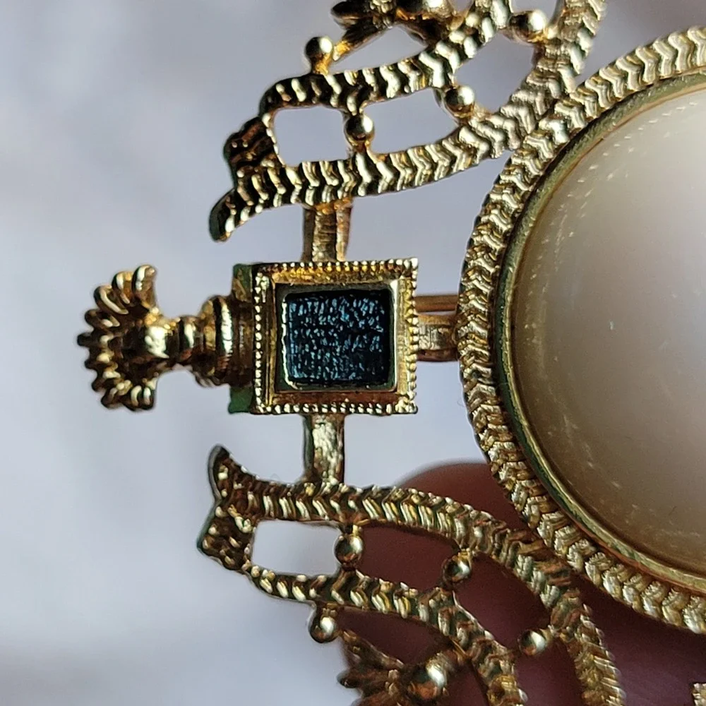 Vintage 90s Monet brooch signed Maltese cross faux pearl dome‎ blue enamel